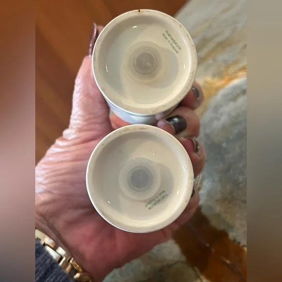 Portmeirion Botanic Garden Salt & Pepper Shakers Pansies 💜 Butterfly 🦋 - Picture 5 of 6